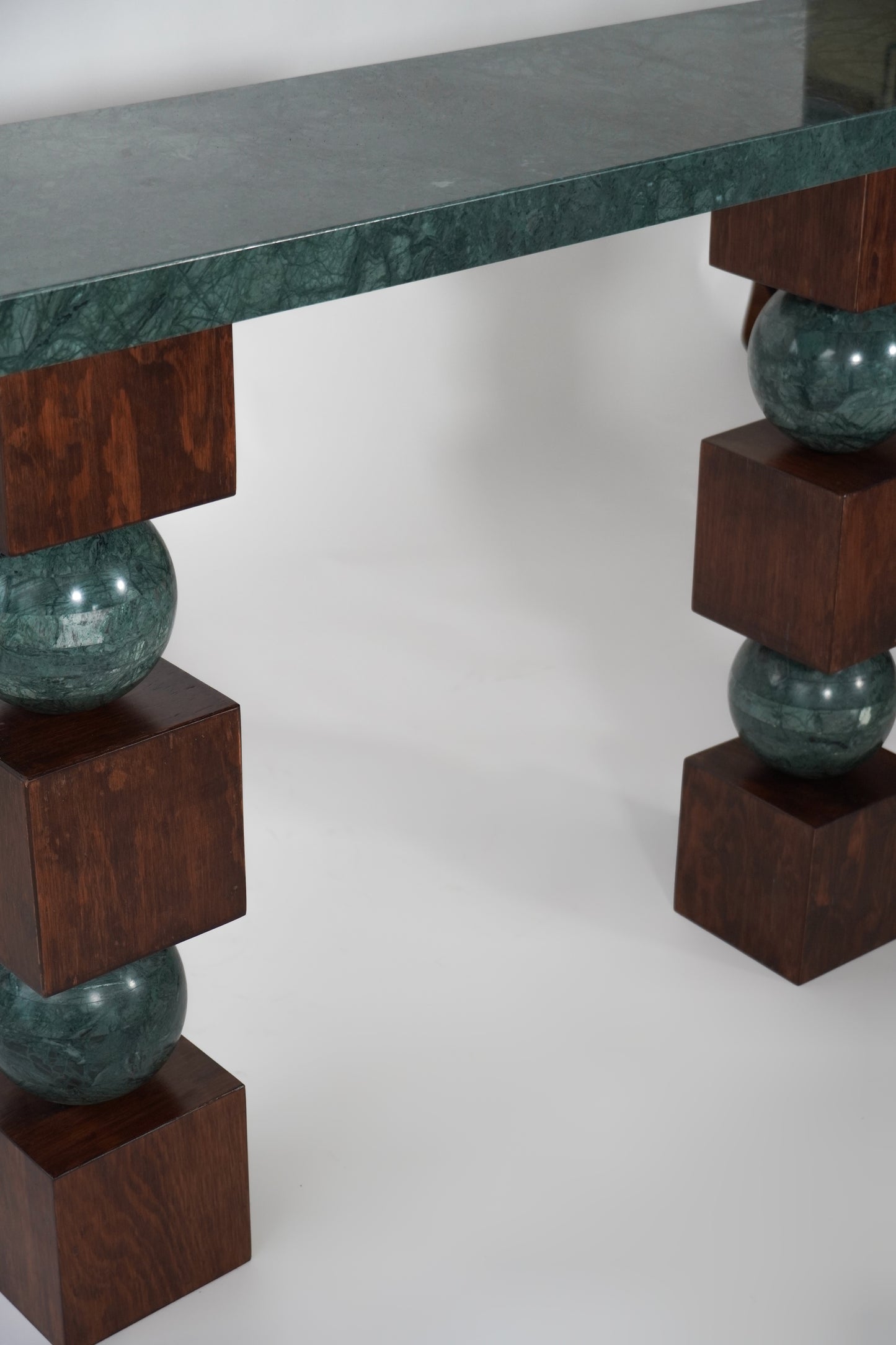 Consola Ánima mármol verde tikal