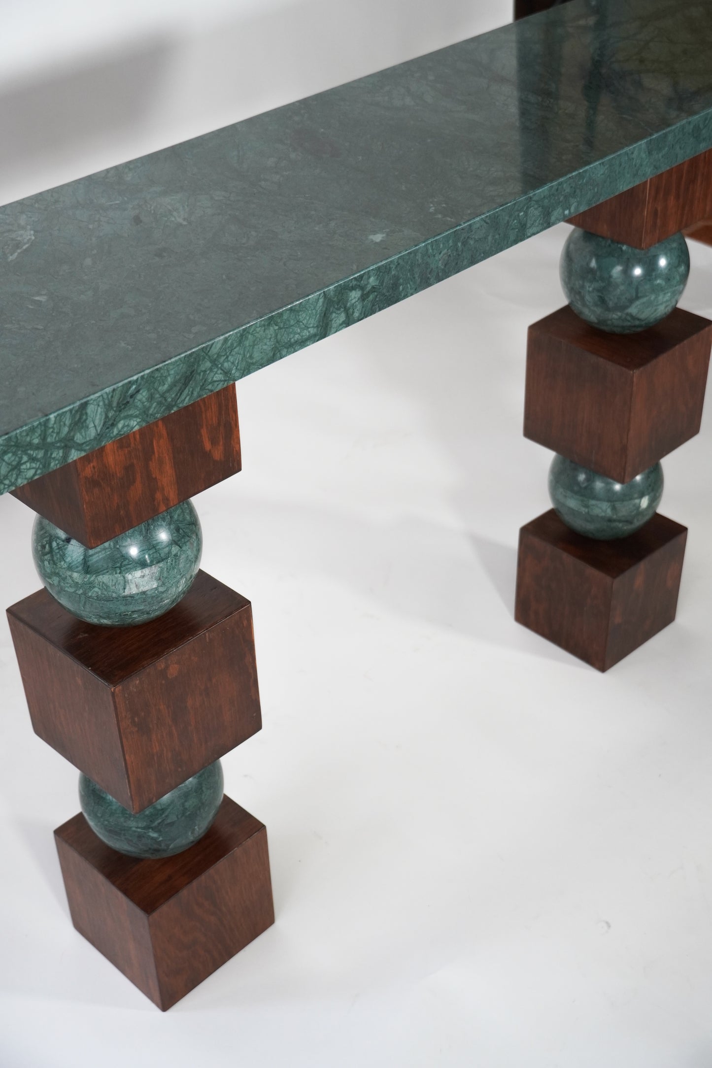 Consola Ánima mármol verde tikal